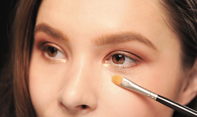 照亮赶考路，燃点梦想光