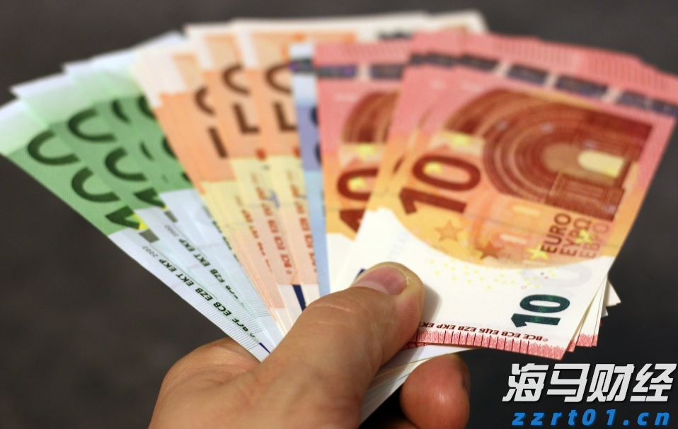 美国消费者信心连续两个月上升 但仍显低迷